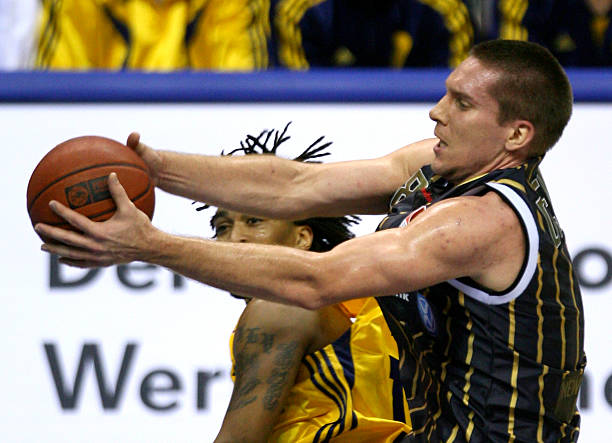 接近与AC 接近与AC